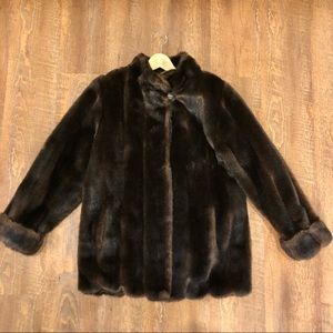 Donna Salyers Fabulous Furs (Fuax)